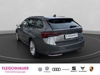 Neu Skoda Octavia Selection 150 PS (110 kW) 2026 Grau Kombi