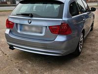 Gebraucht BMW 325 Basis 204 PS (150 kW) 2010 Blau Kombi