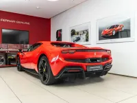 Gebraucht Ferrari 296 829 PS (609 kW) 2024 Rot