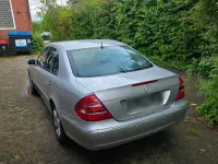 Gebraucht Mercedes E240 177 PS (130 kW) 2003 Silber Limousine