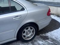 Gebraucht Mercedes E220 150 PS (110 kW) 2005 Silber Limousine