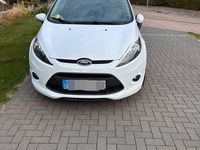 Gebraucht Ford Fiesta Trend 82 PS (60 kW) 2011 Weiß Kleinwagen