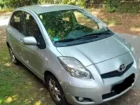 Gebraucht Toyota Yaris 99 PS (72 kW) 2011 Silber Kleinwagen