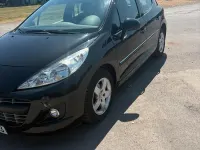 Gebraucht Peugeot 207 73 PS (53 kW) 2011 Schwarz Kleinwagen