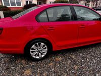 Gebraucht VW Jetta 105 PS (77 kW) 2016 Rot Limousine