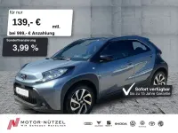 Neu Toyota Aygo X 72 PS (52 kW) 2025 Celestite grey (1k3)/ black mi SUV