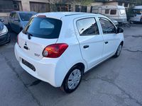 Gebraucht Mitsubishi Space Star Basis 71 PS (52 kW) 2014 Weiß Van / Kleinbus