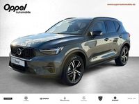 Neu Volvo XC40 Plus 197 PS (144 kW) 2025 Forest lake / metallic SUV