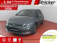 Gebraucht VW Golf VIII Life 150 PS (110 kW) 2023 Delfingrau metallic (metallic) Limousine