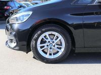 Gebraucht BMW 220 Active Tourer Advantage 192 PS (141 kW) 2018 Black sapphire Van / Kleinbus