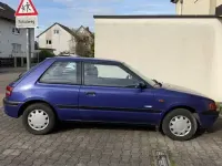 Używany Mazda 323 54 KM (39 kW) 1994 Niebieski Sedan/Limuzyna