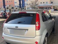 Gebraucht Ford Fiesta Ambiente 69 PS (50 kW) 2007 Silber Kleinwagen