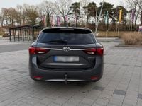 Gebraucht Toyota Avensis 143 PS (105 kW) 2015 Silber Kombi