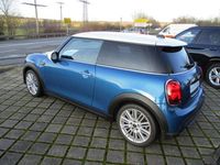 Gebraucht Mini Cooper Classic 136 PS (100 kW) 2021 Island blue metallic Kleinwagen