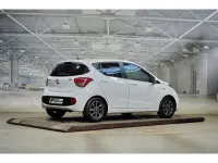 Gebraucht Hyundai i10 Trend 87 PS (63 kW) 2017 Weiß Kleinwagen