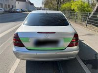 Gebraucht Mercedes E270 Avantgarde 177 PS (130 kW) 2002 Silber Limousine