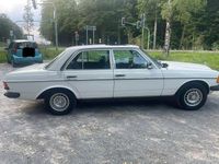 Gebraucht Mercedes 200 60 PS (44 kW) 1982 Weiß Limousine