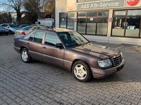 Gebraucht Mercedes E200 136 PS (100 kW) 1995 Braun Limousine