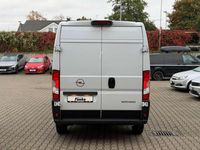 Neu Opel Movano 140 PS (102 kW) 2025 Lackierung weiss icy/typ ausse Van / Kleinbus