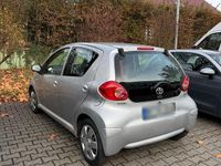 Gebraucht Toyota Aygo 68 PS (50 kW) 2006 Silber Kleinwagen