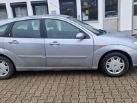 Gebraucht Ford Focus Ghia 101 PS (74 kW) 2003 Silber Limousine