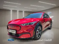 Gebraucht Ford Mustang Mach-E Basis 258 kW (351 PS) 2022 Lucidrot metallic (metallic) SUV