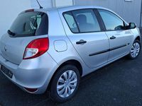 Second-hand Renault Clio III Expression 75 CP (55 kW) 2009 Argintiu Berlinǎ