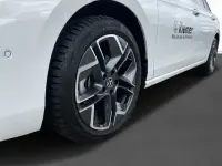 Gebraucht VW Passat Elegance 150 PS (110 kW) 2024 Pure white Kombi