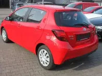 Gebraucht Toyota Yaris Comfort 69 PS (50 kW) 2017 Rot Limousine