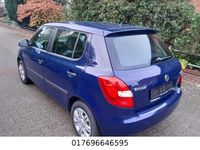 Gebraucht Skoda Fabia Ambition 60 PS (44 kW) 2013 Blau Kleinwagen