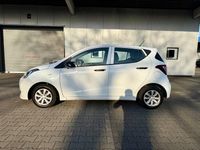Gebraucht Hyundai i10 67 PS (49 kW) 2017 Weiß Kleinwagen