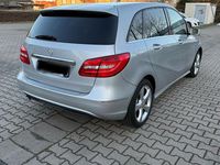 Gebraucht Mercedes B180 122 PS (89 kW) 2011 Silber Van / Kleinbus