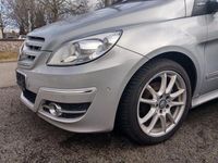 Gebraucht Mercedes B180 116 PS (85 kW) 2011 Silber Van / Kleinbus