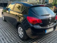 Gebraucht Opel Astra 101 PS (74 kW) 2011 Schwarz Limousine