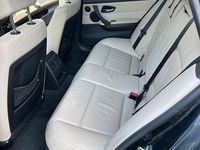 Gebraucht BMW 330 245 PS (180 kW) 2012 Schwarz Kombi