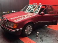 Gebraucht Mercedes 220 150 PS (110 kW) 1993 Rot Limousine