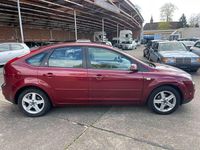 Gebraucht Ford Focus Ghia 101 PS (74 kW) 2005 Rot Kombi
