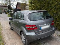 Gebraucht Mercedes B180 116 PS (85 kW) 2011 Grau Van / Kleinbus
