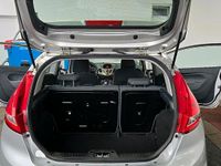 Gebraucht Ford Fiesta 78 PS (57 kW) 2011 Silber Kleinwagen