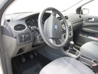 Gebraucht Ford Focus Trend 116 PS (85 kW) 2005 Silber metallic Limousine