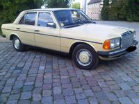 Gebraucht Mercedes 230 109 PS (80 kW) 1977 Gelb Limousine