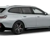 Neu BMW 550e Performance 489 PS (359 kW) 2026 M brooklyn grau Kombi