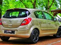 Usata Opel Corsa 80 CV (58 kW) 2007 Oro Utilitaria