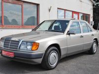 Second-hand Mercedes E200 118 CP (86 kW) 1989 Gri Berlinǎ