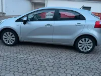 Gebraucht Kia Rio 109 PS (80 kW) 2011 Silber Limousine