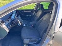 Second-hand VW Passat 140 CP (102 kW) 2011 Argintiu Berlinǎ