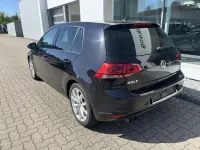 Gebraucht VW Golf VII Highline 125 PS (91 kW) 2016 Deep black perleffekt (metallic) Limousine