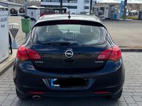 Gebraucht Opel Astra Selection 140 PS (102 kW) 2011 Schwarz Limousine