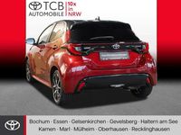 Gebraucht Toyota Yaris Hybrid Style 116 PS (85 kW) 2021 Tokiorot perleffekt, mysticschwarz Kleinwagen