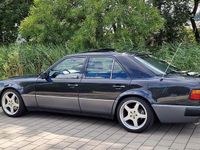 Gebraucht Mercedes E500 326 PS (239 kW) 1992 Schwarz Limousine